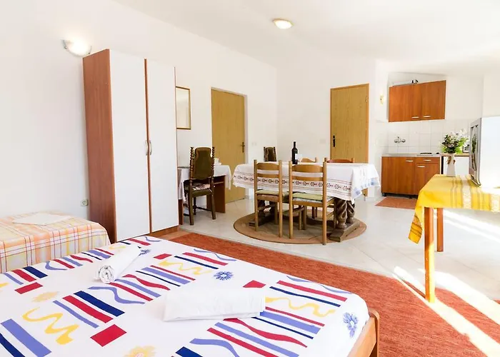 Guesthouse Sobra בית הארחה