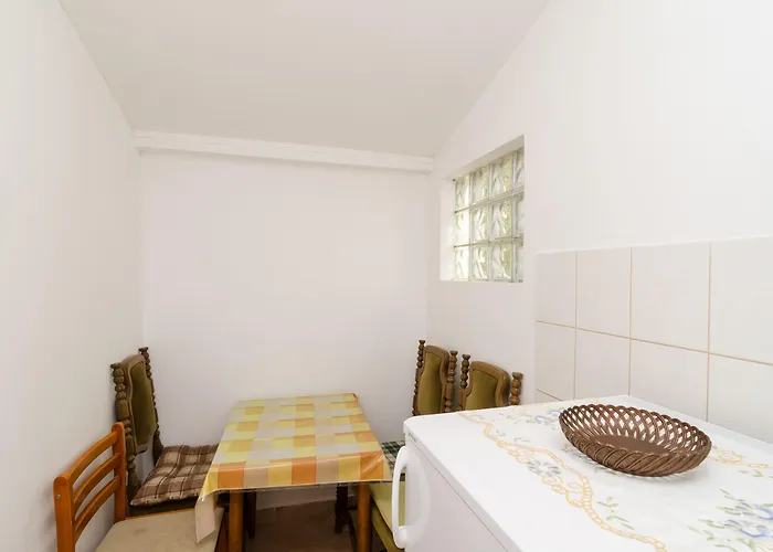 Guesthouse Sobra בית הארחה 3*