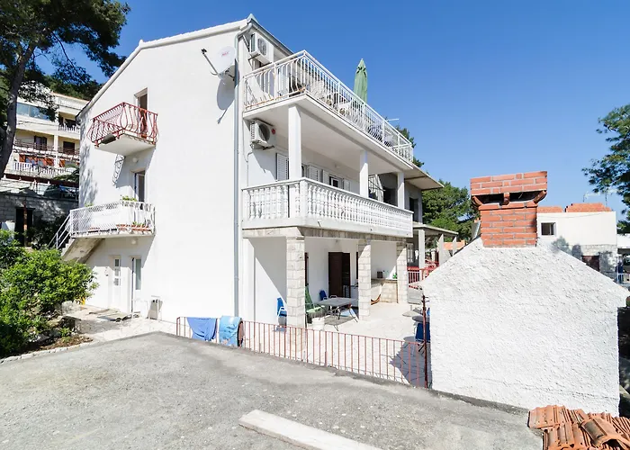 Guesthouse Sobra בית הארחה