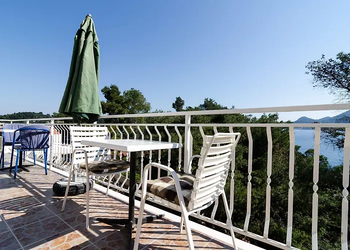 Guesthouse Sobra בית הארחה