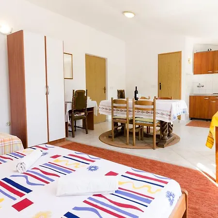 Guesthouse Sobra 招待所