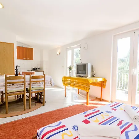 招待所 Guesthouse Sobra 3*